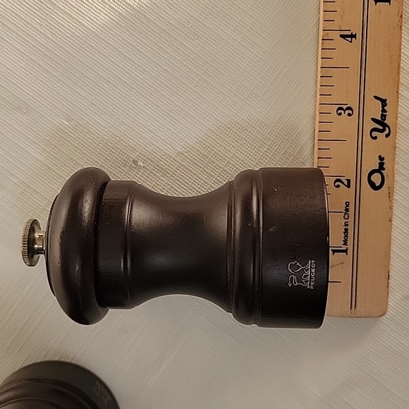 Peugeot Compact Pepper Mill and Salt Shaker Set  BinY - Picture 7 of 8